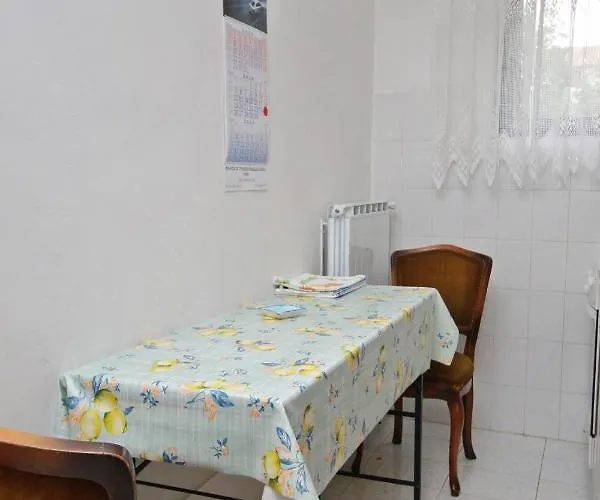 Apartament With A Parking Space Malinska