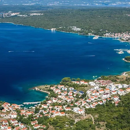 With A Parking Space Malinska ヴァンタシチ