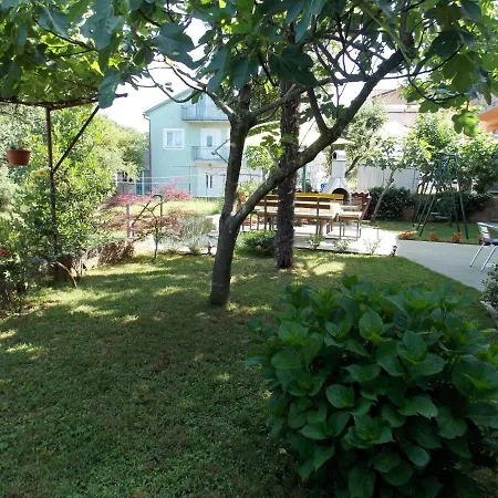 With A Parking Space Malinska アパート *