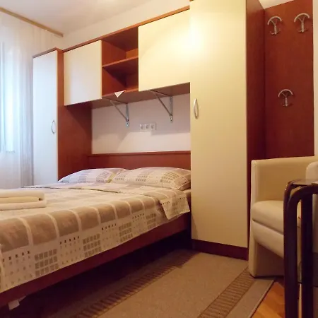 Apartment With A Parking Space Malinska *