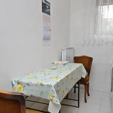 Apartment With A Parking Space Malinska