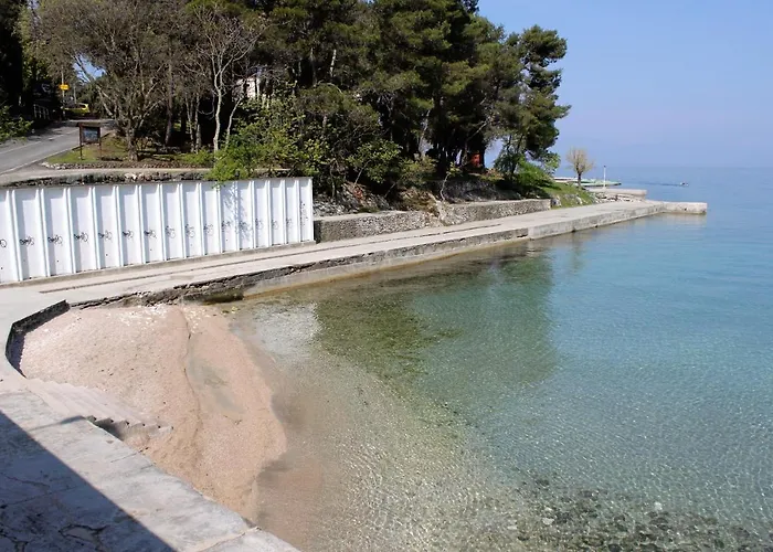 With A Parking Space Malinska ヴァンタシチ