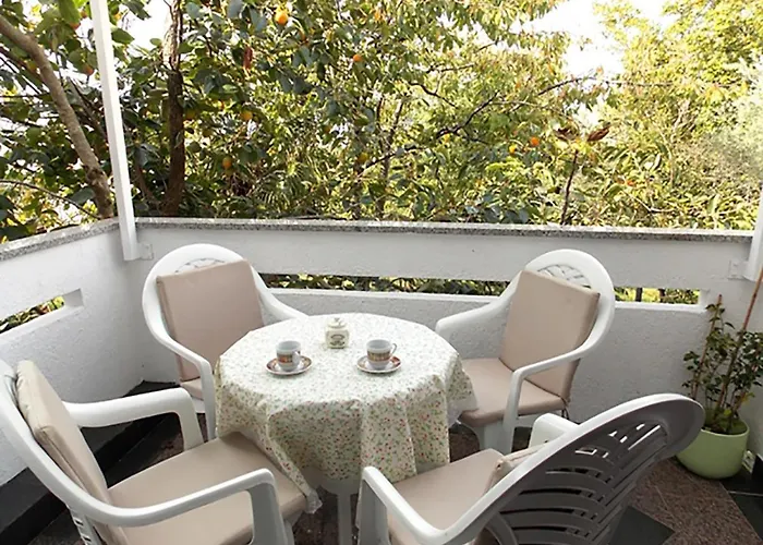 With A Parking Space Malinska ヴァンタシチ