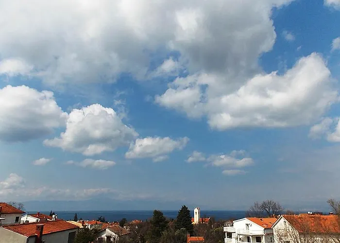 With A Parking Space Malinska アパート ヴァンタシチ