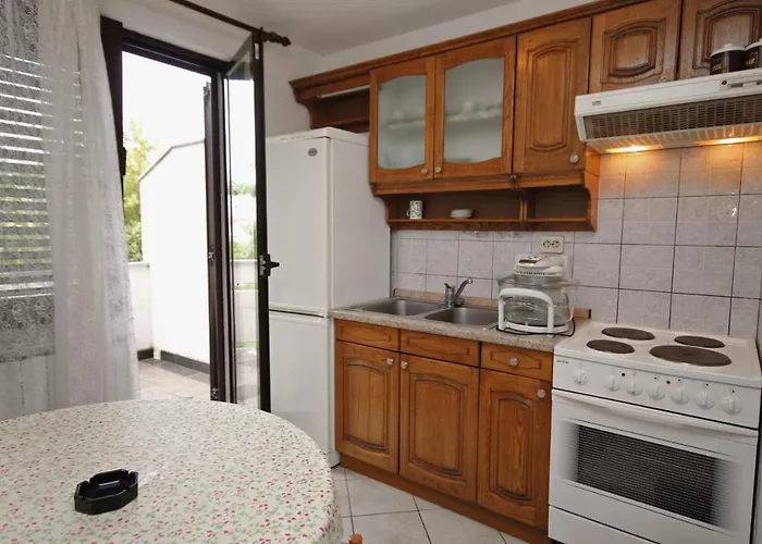 With A Parking Space Malinska ヴァンタシチ