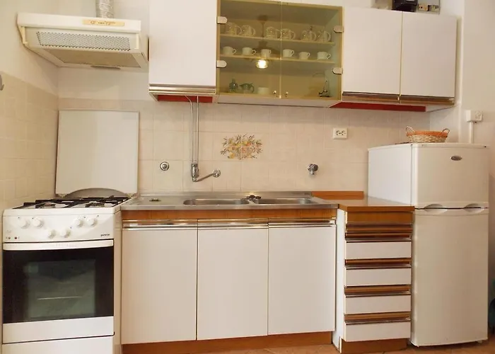 With A Parking Space Malinska アパート *