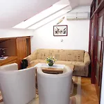 Appartement With A Parking Space Malinska