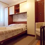 Appartement With A Parking Space Malinska *