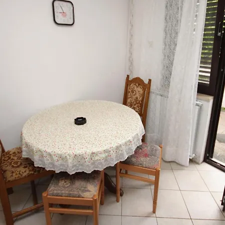 Апартаменты With A Parking Space Malinska